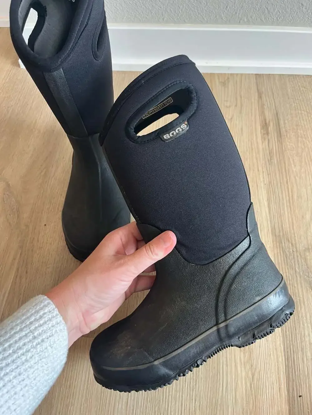 Bogs, Classic High Youth Insulated Winter, Waterproof Rain Boots, Black, 2Y